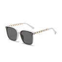 [10716] PL-H023 Kacamata Hitam Wanita Frame Model Rantai Logam Plastik Oversized Women Sunglasses Chain Frame Mode Fashion Ootd Style (PL-H023-White)